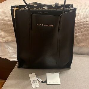 Marc Jacobs Sleek Black Leather Handbag